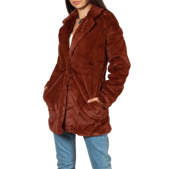 Sebby Collection Women’s Faux Fur Coat in Color Rust Red Brown - Picture 2 of 8